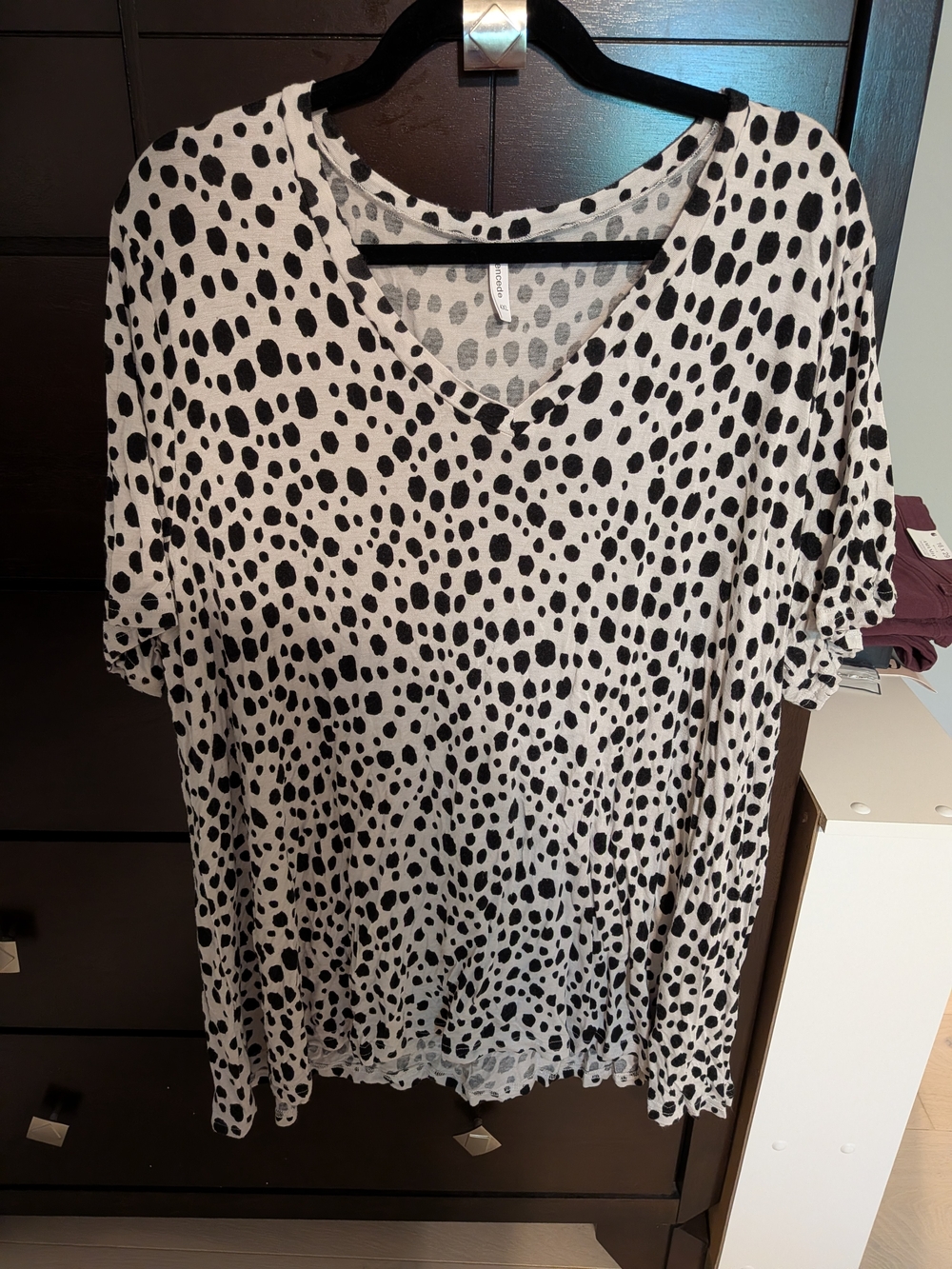 Amazon Essentials Dalmatian Print V-Neck Tunic - Picture 3 of 6